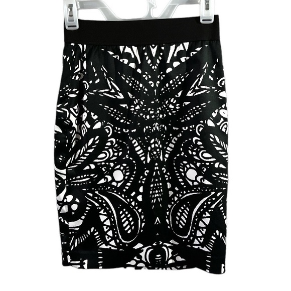 🔴 Express Pencil Skirt Black White Paisley Stretch Back Zip Lined Knee Length - Picture 1 of 5